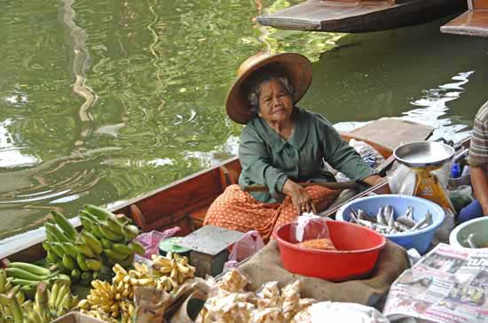 floating market boat-AsiaPhotoStock
